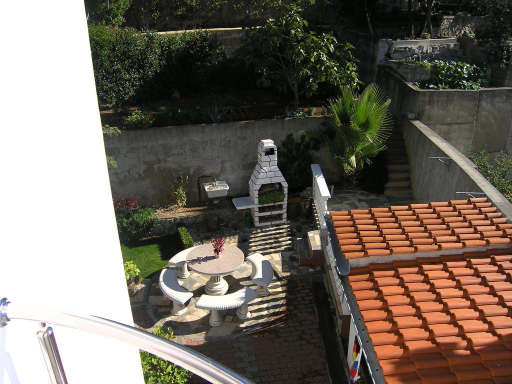 Apartments Kristina Krk Town Exterior photo