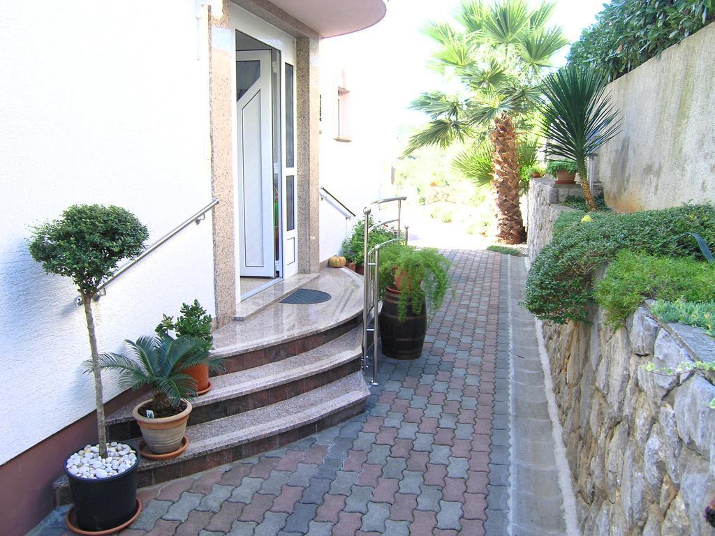 Apartments Kristina Krk Town Exterior photo