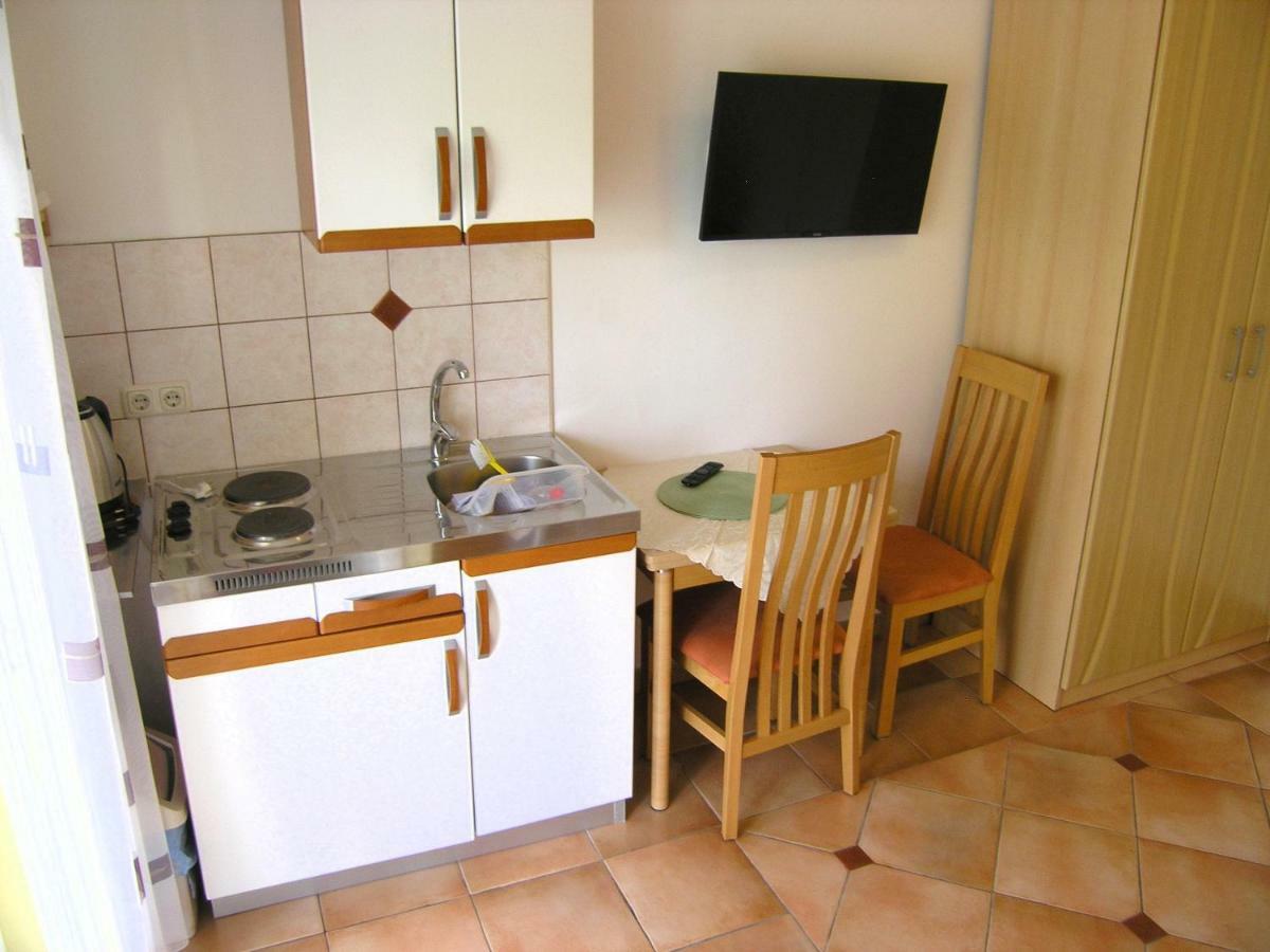 Apartments Kristina Krk Town Exterior photo
